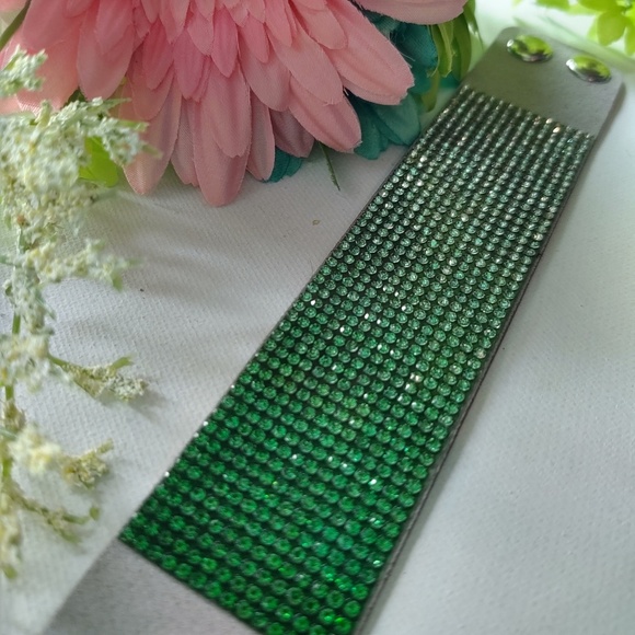 Gorgeous Snap Bracelet - Picture 3 of 3